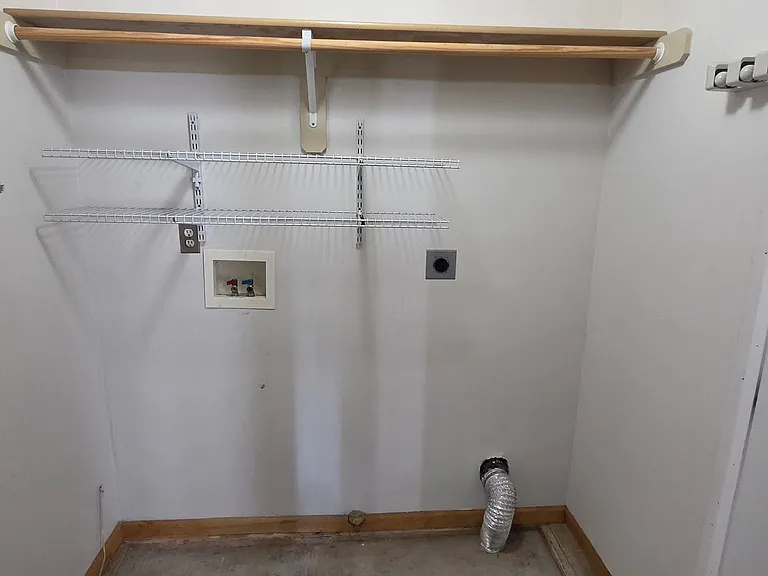 715 SW Graystone Dr — Photo 20