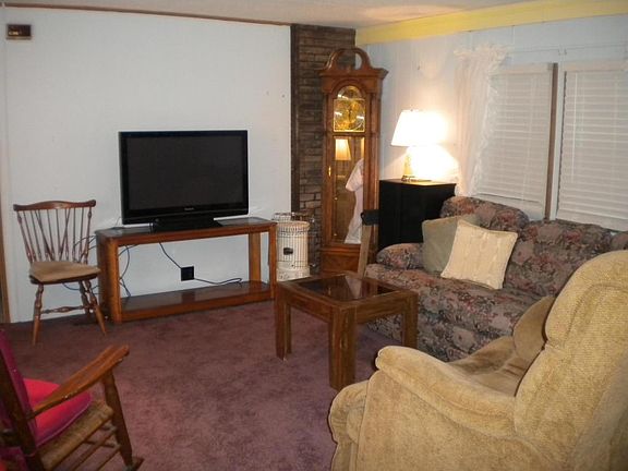 3rd image of 285 Baron Ct