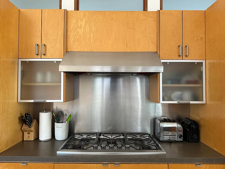 5 burner GE Monogram cooktop, Ventahood w/heat lamps