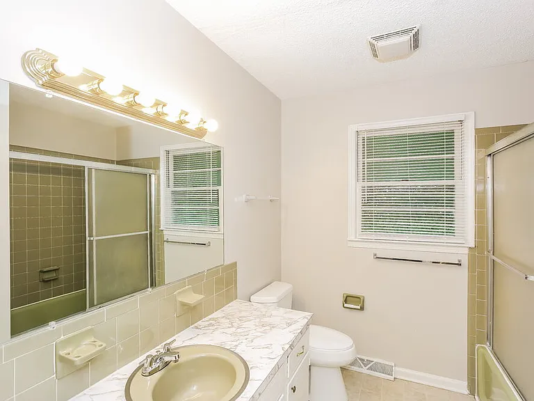 125 Pinevale Dr — Photo 10