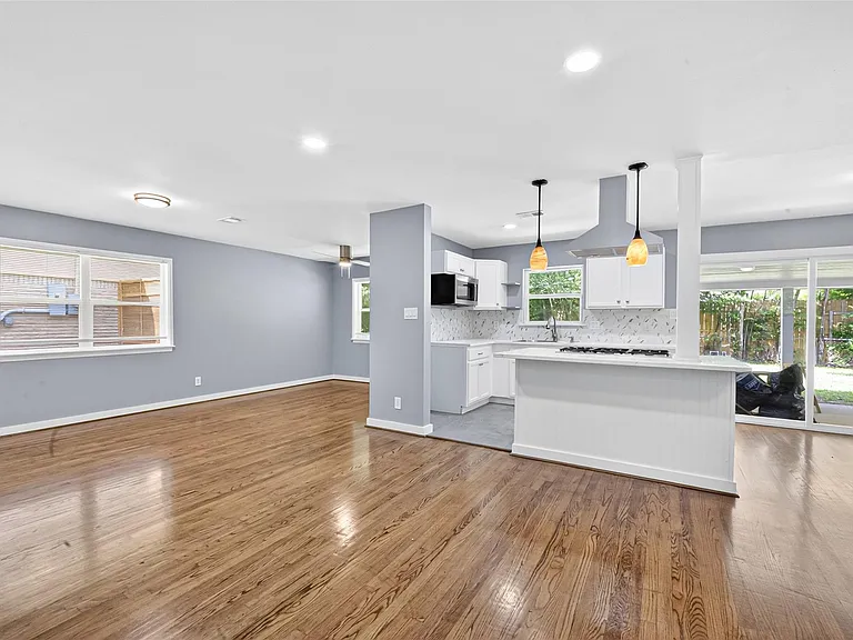11226 Huggins Dr — Photo 8