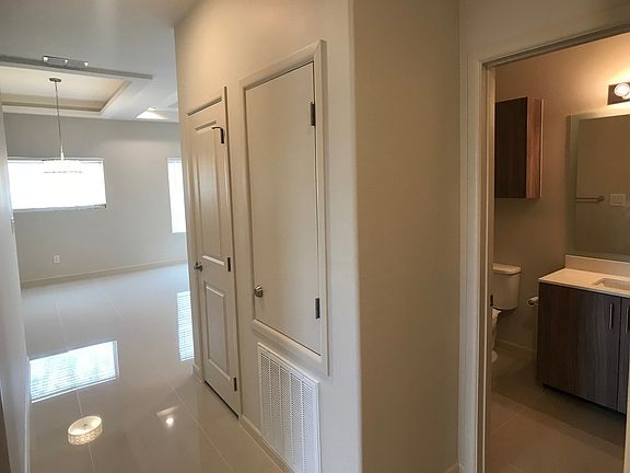 3rd image of 401 Newport Ave APT 2