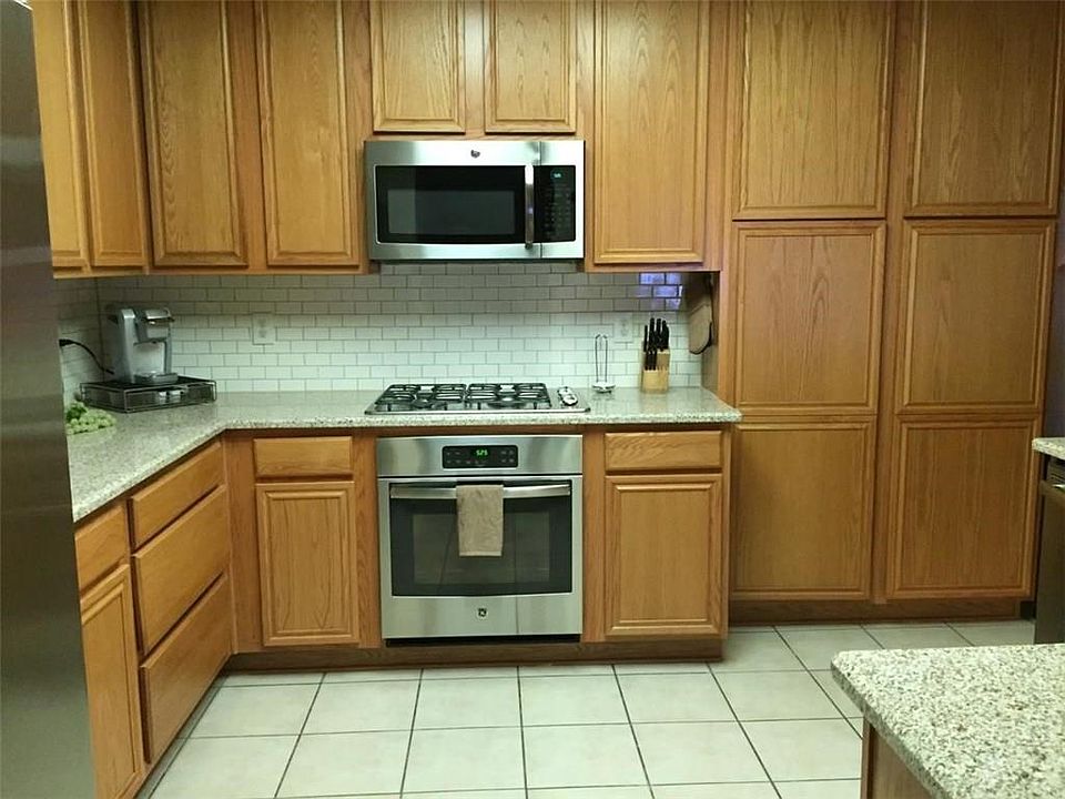 2nd image of 1611 Wood Ridge Ct