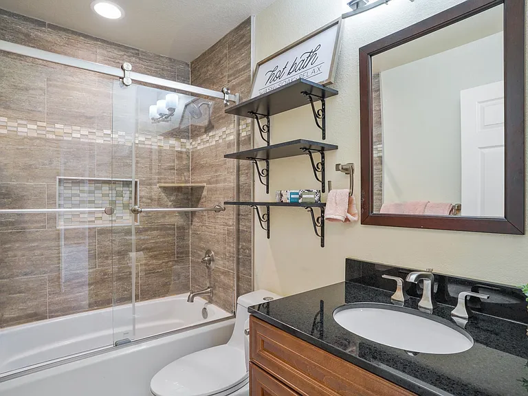 2042 Coolidge St — Photo 15