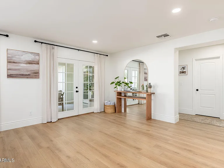 4030 E Fairmount Ave — Photo 12