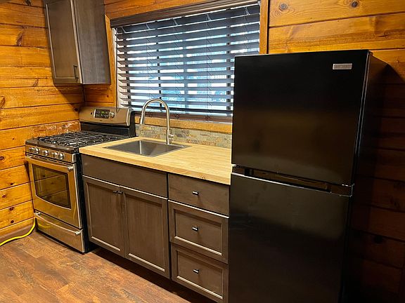 4th image of 3801 Aspen Ave #8