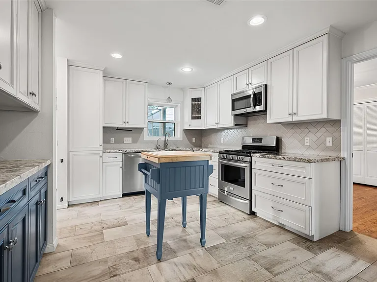 2210 Nina Lee Ln — Photo 6