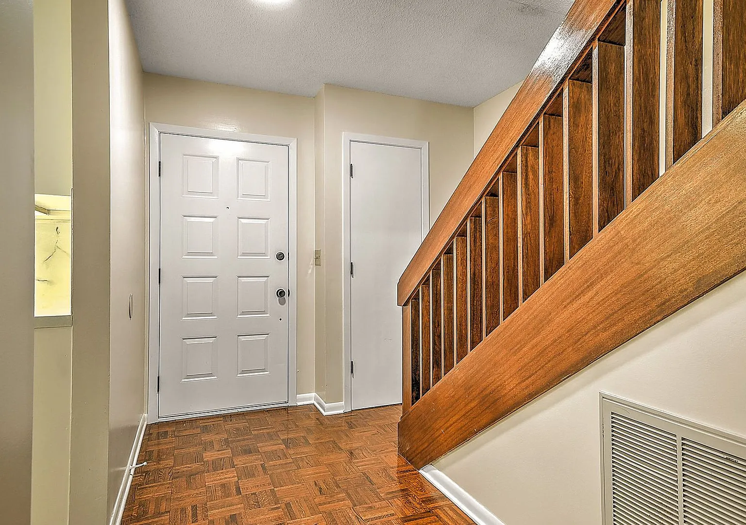 501 Manor Dr. — Photo 3