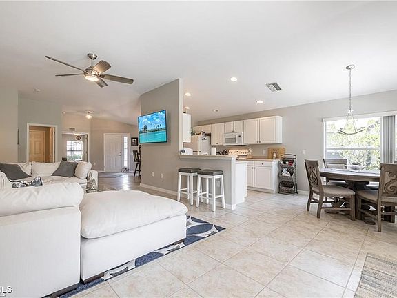 3rd image of 10074 Oakhurst Way