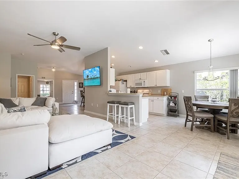 10074 Oakhurst Way — Photo 3