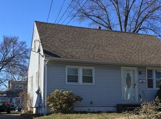 52 Hutchinson St, Clark, NJ 07066