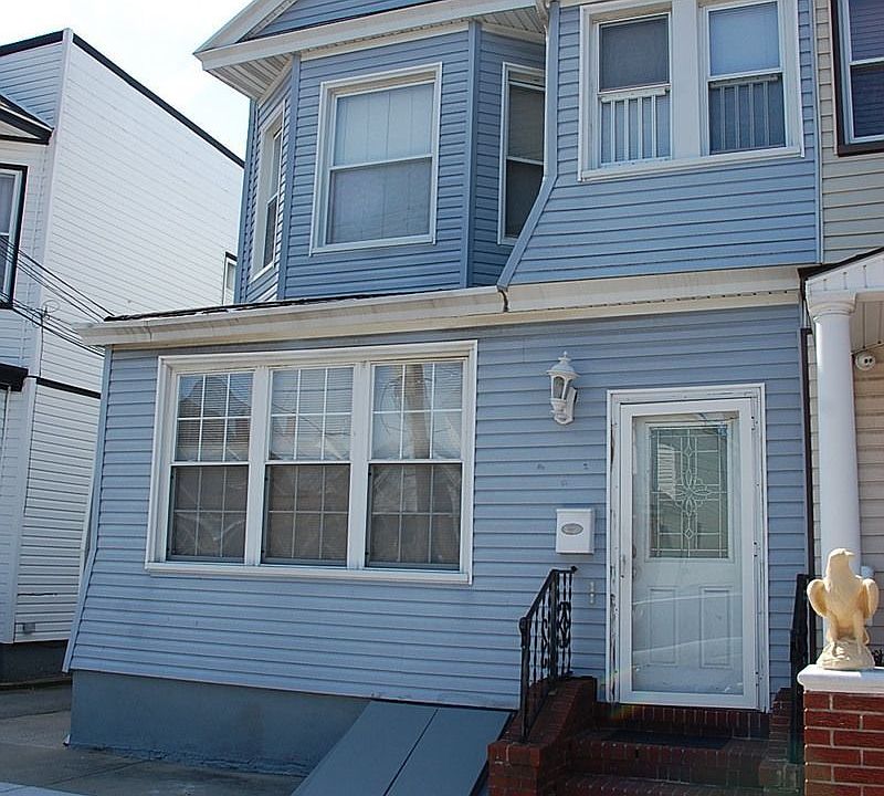 1st image of 10712 112th St