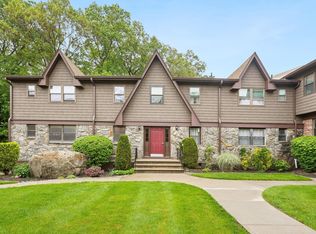 52 Milford Ln APT 3A, Suffern, NY 10901