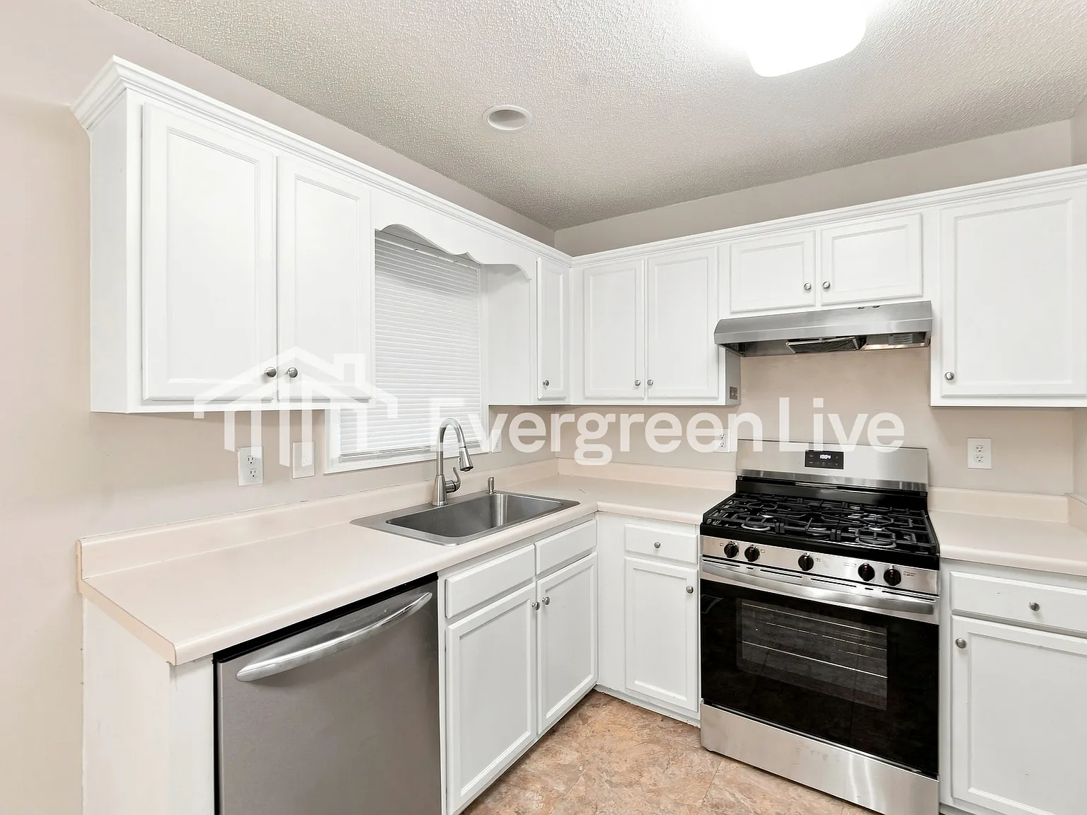 3 bed, 2.0 bath, 1574 sqft, $1,695 — Photo 4