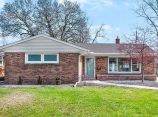 42 Harbord Dr, Bloomington, IL 61701