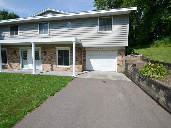 Front of house facing quiet culdesac.
