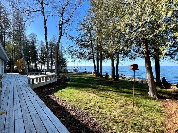 5861 Bay Shore Dr, Sturgeon Bay, WI 54235