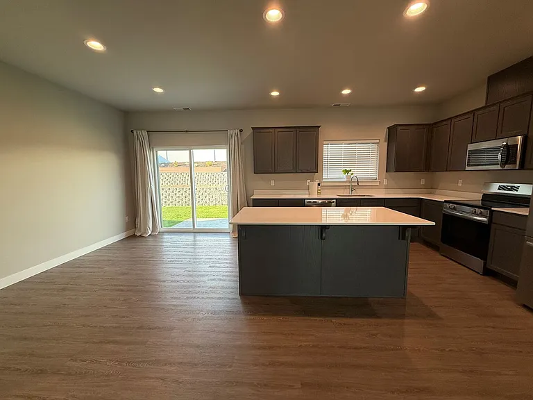1967 N Mineral Pl — Photo 2