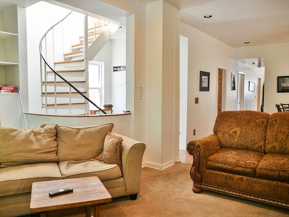 1st image of 1415 W Wolfram St #2