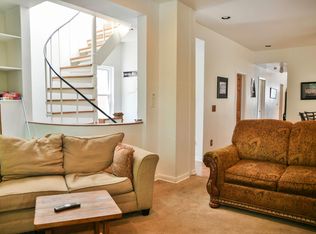 1415 W Wolfram St #2, Chicago, IL 60657