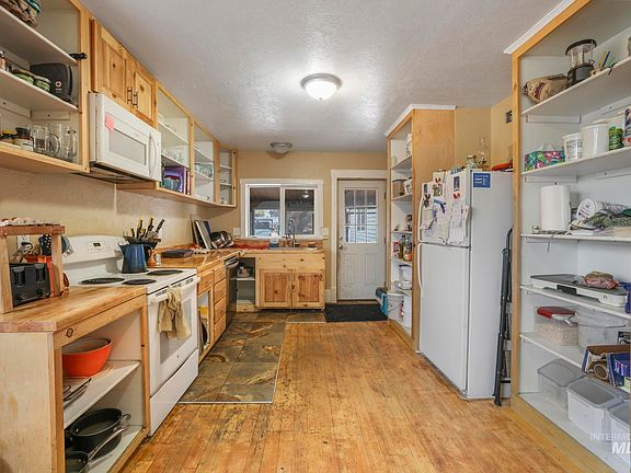 2nd image of 409 1st St E