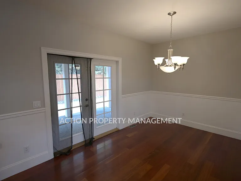103 E Cobblestone Ln — Photo 18