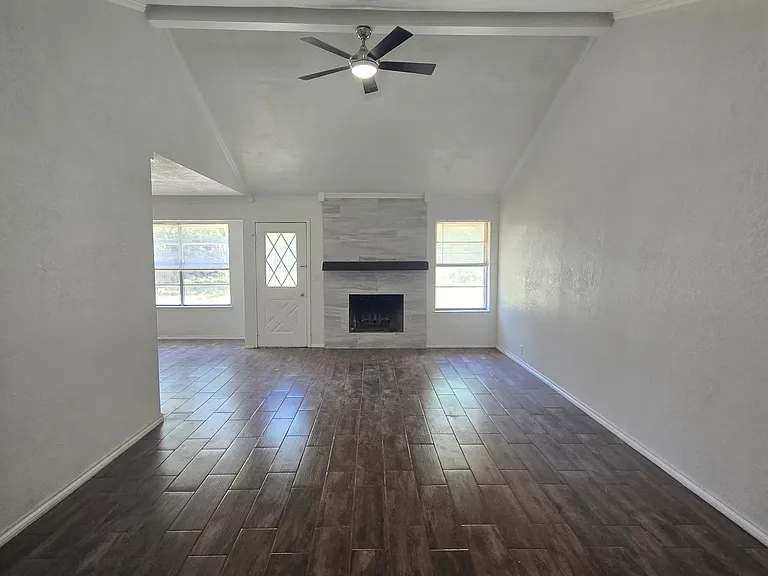 902 Rockwall Dr — Photo 2