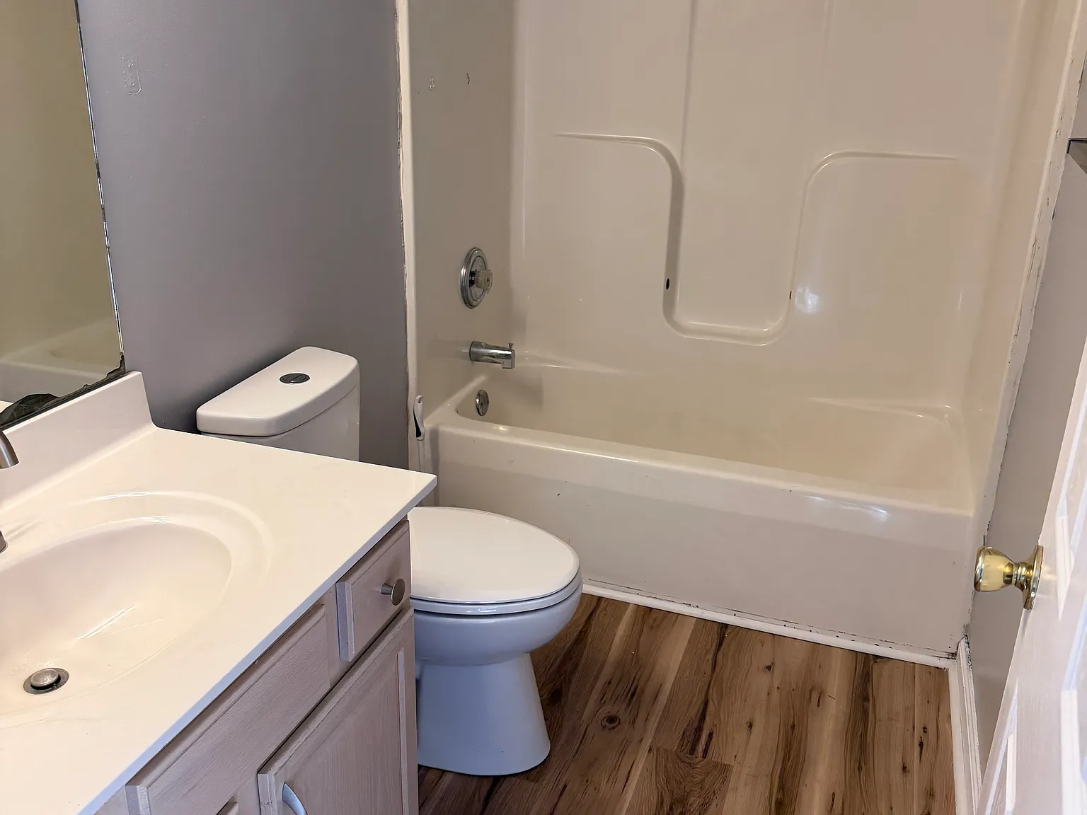 2 bed, 1.5 bath, 1100 sqft, $1,000 — Photo 1