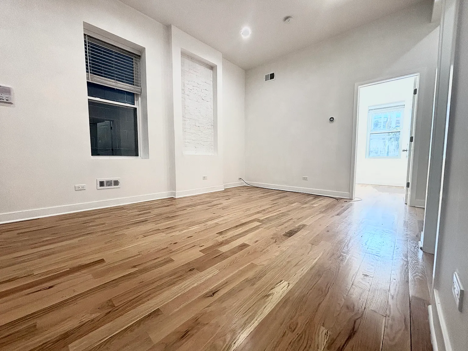 3 bed, 1400 sqft, $3,300 — Photo 3
