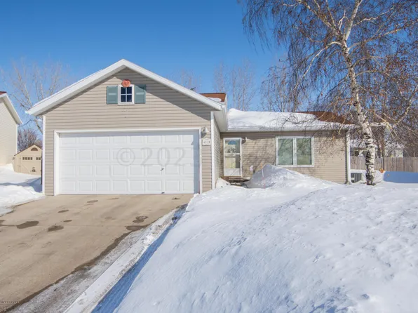 4918 10th Ave S, Fargo, ND 58103