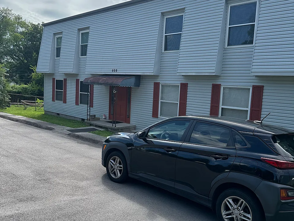 608 Midlake Dr #4