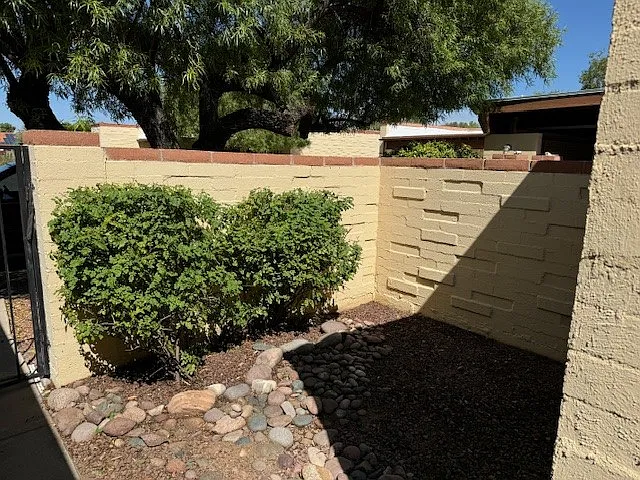 8144 E Rivenoak Dr — Photo 7