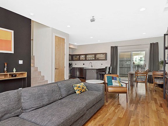3rd image of 3567 W Wabansia Ave