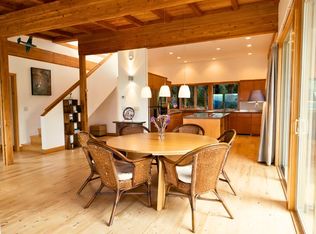 1301 Sunset Rd, Bowen Island, BC V0N 1G2