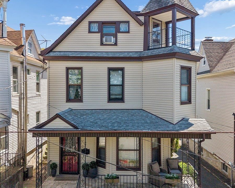 1st image of 68 Underhill Street