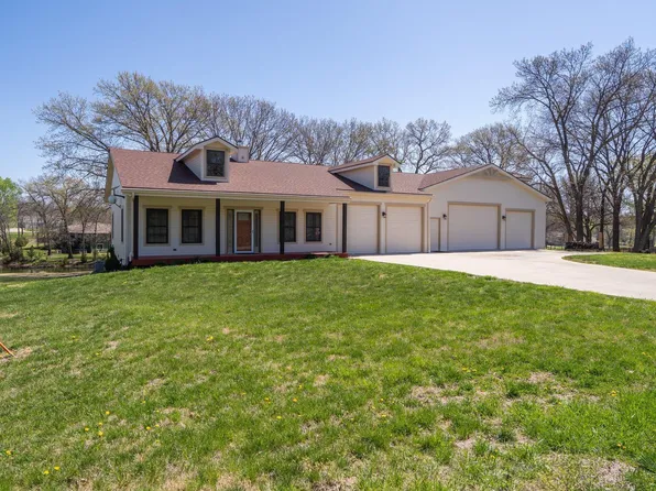 6294 Crescent Rim Dr, Ozawkie, KS 66070