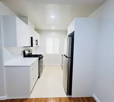 2nd image of 11645 Mayfield Ave APT 5