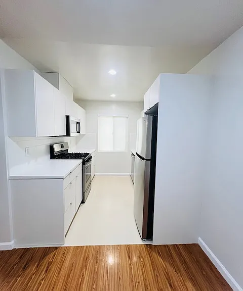 11645 Mayfield Ave #5 — Photo 2