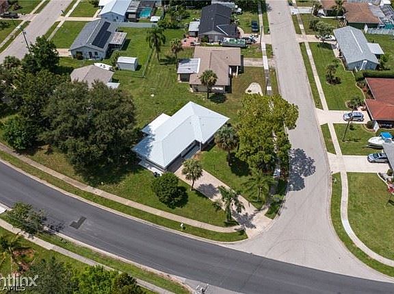 5th image of 4335R Saint Clair Ave W