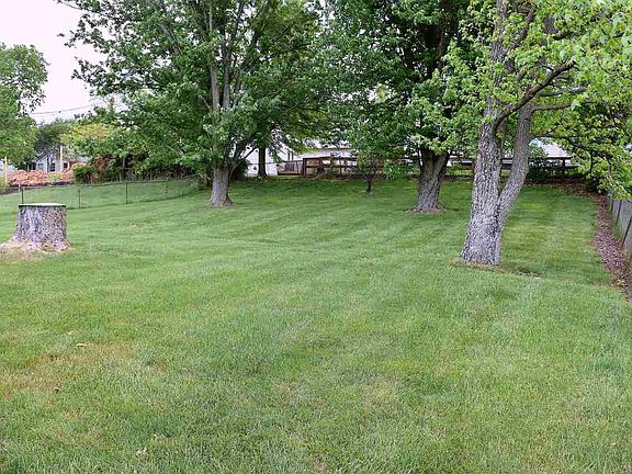 4th image of 1039 Clubhouse Dr