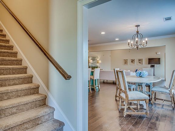 4th image of 2541 Oxbury St