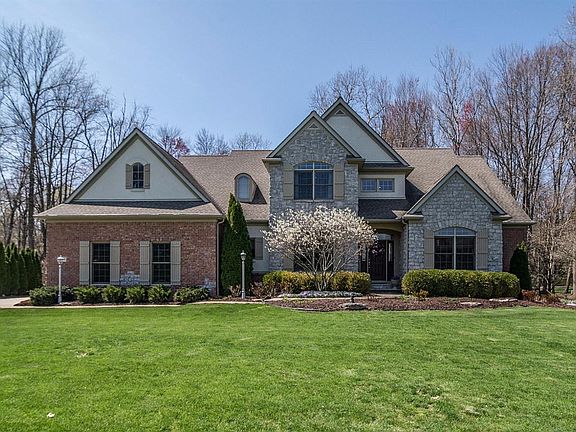 3rd image of 9578 Sherwood Dr