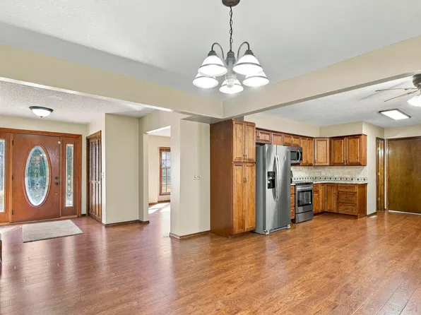 2527 S Camber Avenue, Springfield, MO 65809