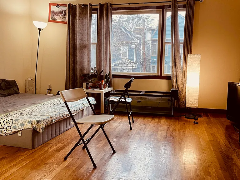 31 Romaine Ave #2 — Photo 2
