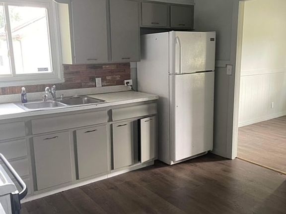 4th image of 301 Knox Ave