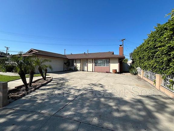 2nd image of 11751 Emerald St