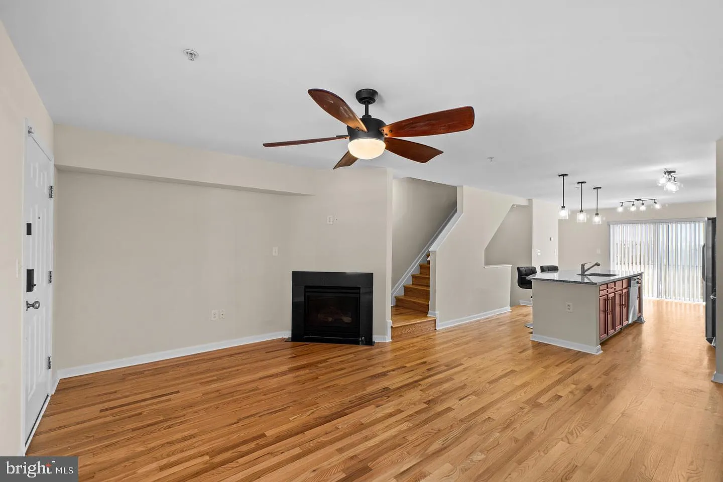 3 bed, 3.5 bath, 1743 sqft, $2,800 — Photo 4