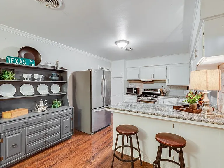 2515 Sherwood St — Photo 15