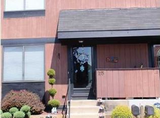 25 Wood Ct, Staten Island, NY 10309