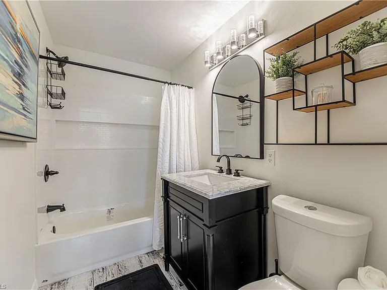 992 Woodshire Ln #D103 — Photo 7